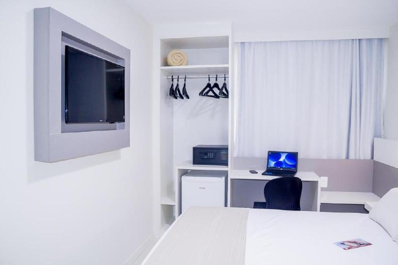 Bristol Easy Uba Hotel מראה חיצוני תמונה